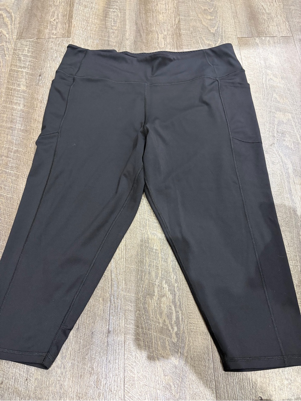 VSX Black Performance Capri Leggings